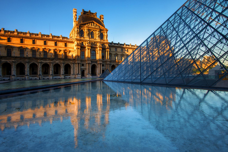 Paris: Louvre Museum Guided Highlights Tour