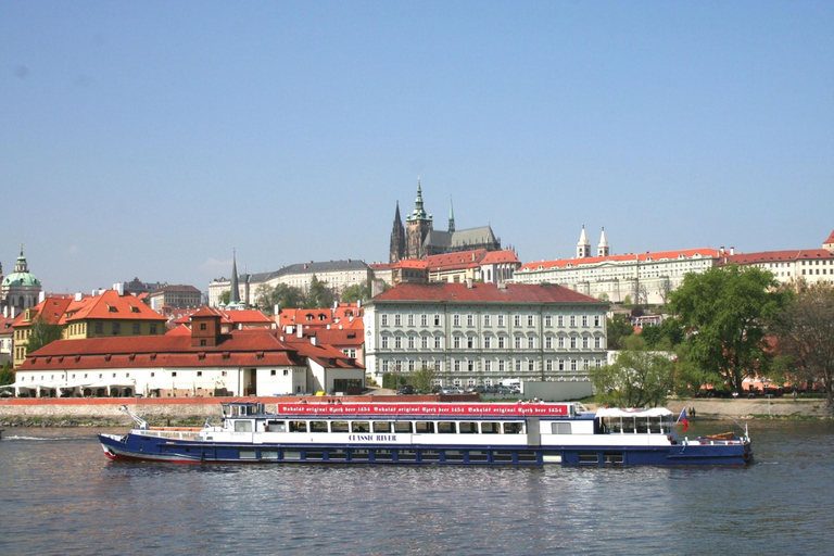 Prague: Sightseeing Boat Cruise with Buffet Dinner