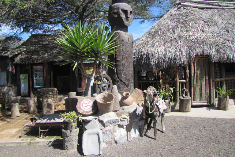 Quito: Mitad del Mundo and Panecillo Tour