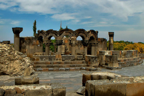 Depuis Erevan : La cathédrale d'Echmiadzin et le temple de ZvartnotsVisite privée avec guide