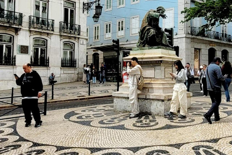Visit of Lisbon in French. Small group (10 max)! Follow me! Visite Goupe privée de Lisbonne!