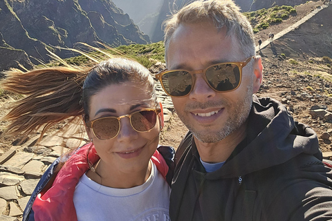 PR1/Pico do Arieiro tour with Premium transfer - round trip PR1/Pico do Arieiro tour transfer - round trip-Meeting point