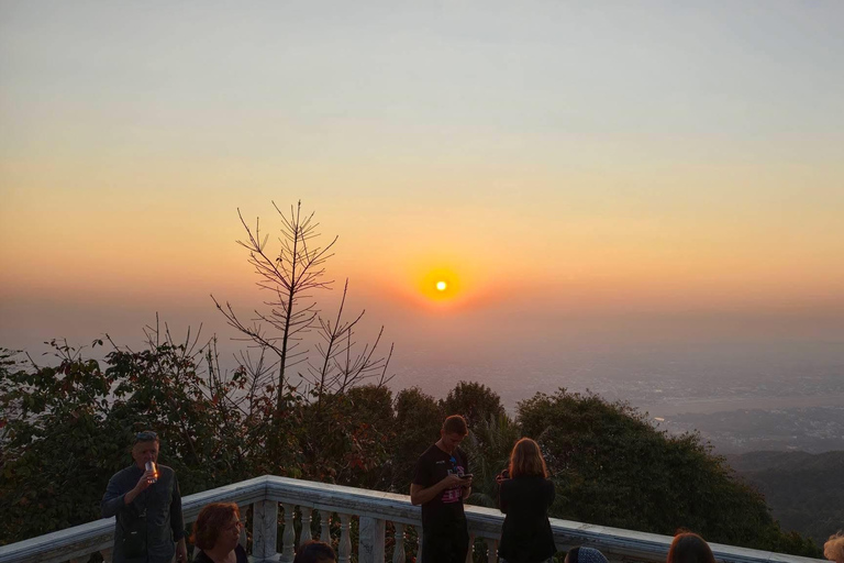 Chiang Mai: Doi Suthep Sunset & Hidden Temple with Guide