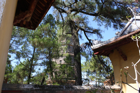 Hue: Crucero por el Río del Perfume con la Pagoda y Tumbas de Thien Mu