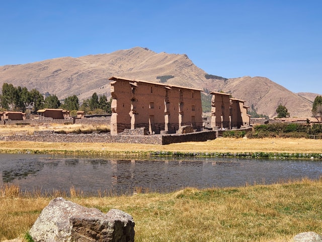 Ruta del Sol entre Cusco Puno en un día con Almuerzo buffet