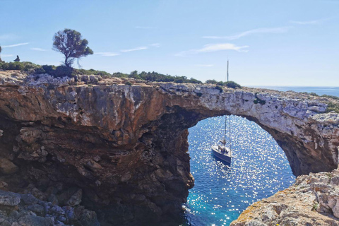 Portocolom: Half-Day Sailing Trip with Tapas and Open Bar