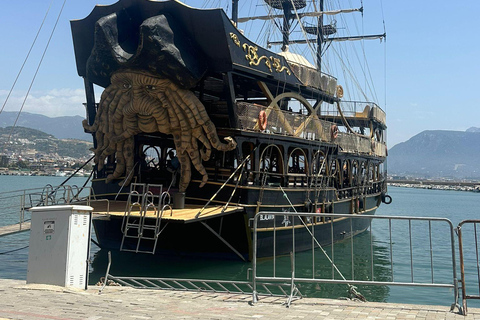 Alanya: romantic and party Boat with Lunch Drinks,Transfers Alanya: PirateBoat Trip Lunch Swimming Breaks (No transfer)