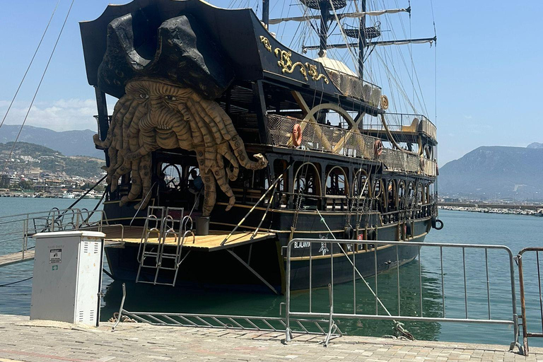 Alanya: romantic and party Boat with Lunch Drinks,Transfers Alanya: PirateBoat Trip Lunch Swimming Breaks (No transfer)