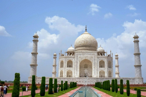 From New Delhi: Private Tour to Taj Mahal and Agra Fort Private Tour with Driver, Car, Entry Tickets, Lunch & Guide