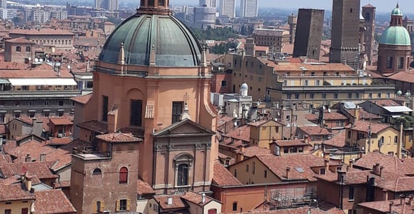 Bologna: a guided tour of the medieval towers