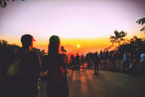 Yogyakarta: Borobudur Temple & Setumbu Hill Sunrise Tour