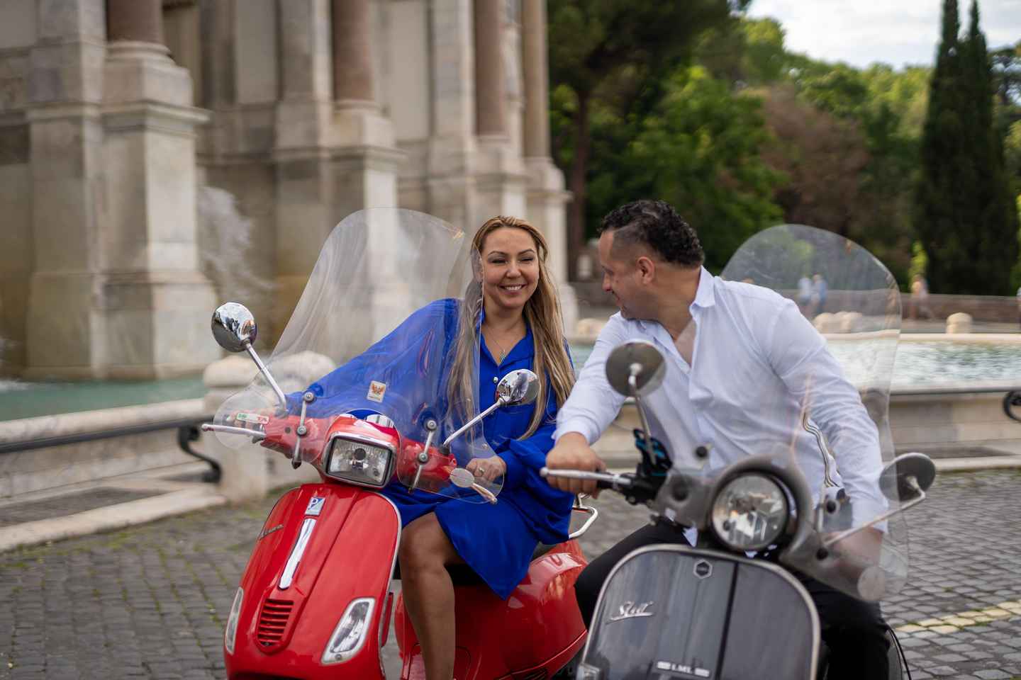 Rome: Vespa Tour with Professional Photoshoot as Passenger