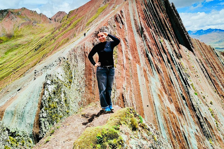 From Cusco: Guided Day Trip to Pallay Punchu + Racchi with Meals Guided Tour of Pallay Punchu Mountain and Racchi, with Stop at the Textile Center