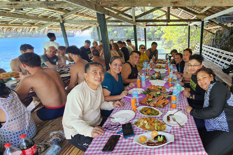 Coron: Super Ultimate Island Hopping Tour with Lunch