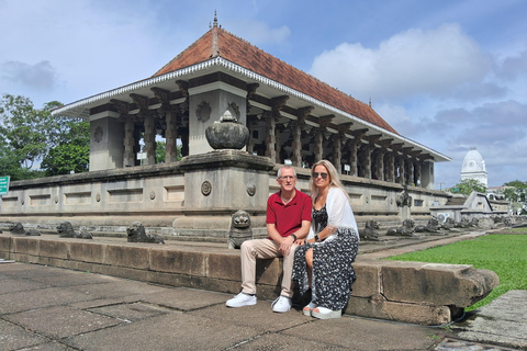 Colombo: City Tour Morning and Evening by Tuk Tuk