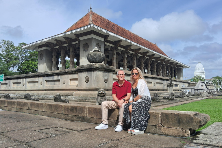 Colombo: City Tour Morning and Evening by Tuk Tuk