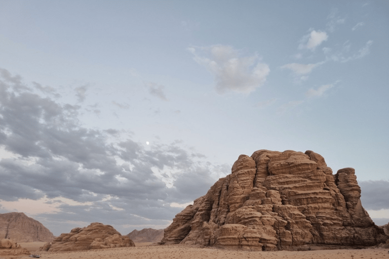 Wadi Rum: Bedouin Camp, Fire Dinner & Desert Experience