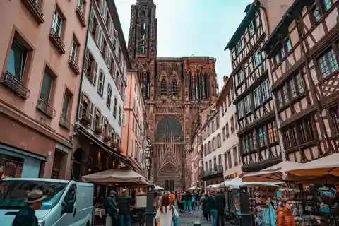 Tour a piedi a Strasburgo con degustazioni e racconti