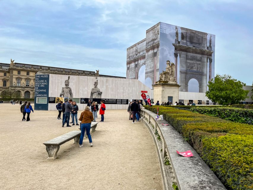 パリ：モナリザの司会者付きルーブル美術館の優先入場チケット