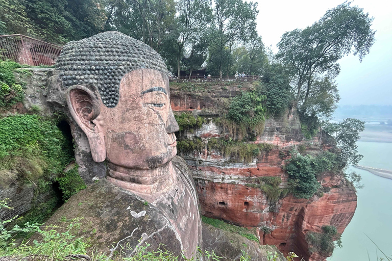 Close to Chengdu: Leshan Giant Buddha & Tasty Local Eats