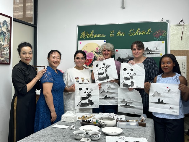Chengdu: Chinese Calligraphy & Chinese Painting Class