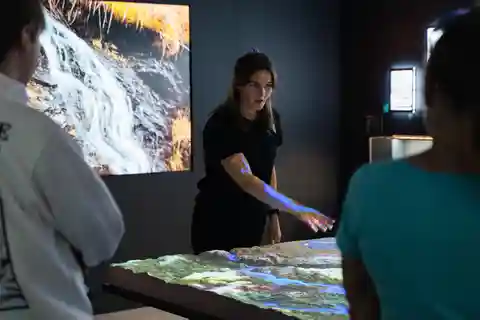 Øystese: Aquaculture Exhibition Guided Tour
