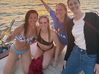 Crociera al tramonto a Sorrento con aperitivo a bordo
