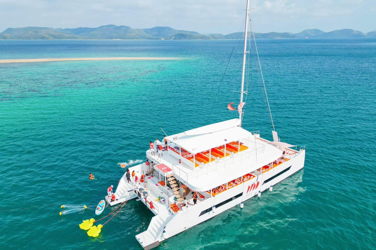 Pattaya: festa in mare con cena a buffet sulle 3 isolePattaya: festa in mare sulle 3 isole e cena a buffet