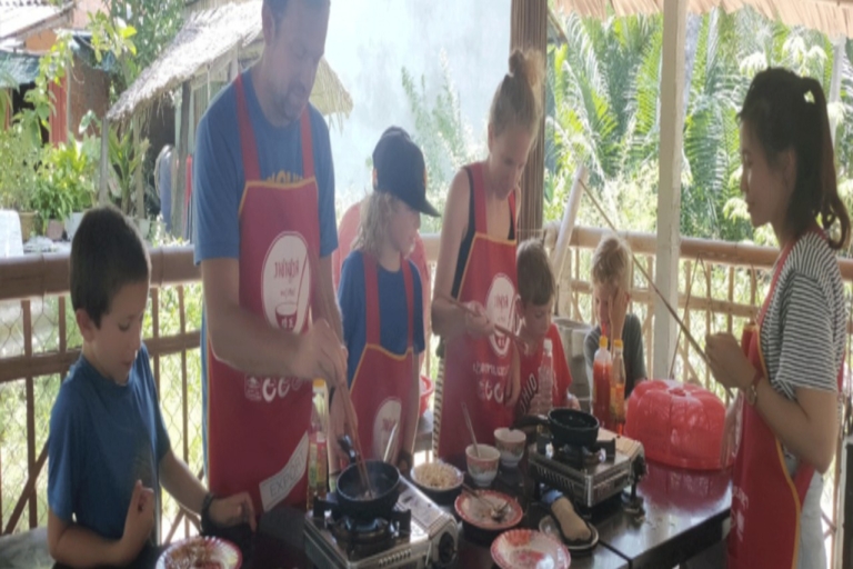 Evening Tra Que Cooking Class with Locals in Herb Village Hoi An: Tra Que Cooking Class with Locals in Herb Village