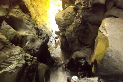 Azoren: Canyoning in Salto do Cabrito