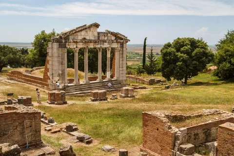 Tirana: 8-tägige Albanienreise mit UNESCO, Schlössern und Riviera