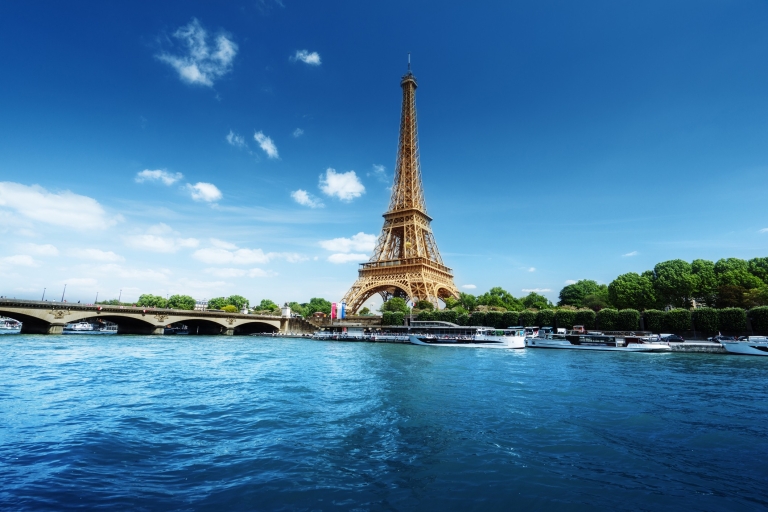 París: crucero romántico con cena de 3 platos en el río SenaCrucero con cena 3 platos en Capitaine Fracasse sábado 18:00