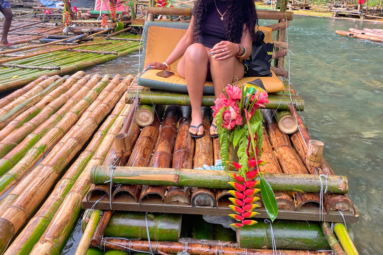 Rafting em bambu com massagem nos pés de calcário em Montego Bay