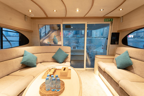 Dubai Yacht Tour - båttur upp till 12 gäster Privat tur3 timmars sightseeing - Dubai Luxury Yacht Experience