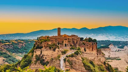 Rom: Civita di Bagnoregio & Villa Lante Tour mit Wein