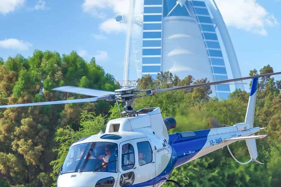 Dubai: 22-minütiger Hubschrauberflug. Foto: GetYourGuide