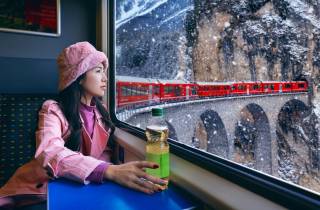 Von Mailand aus: St. Moritz & Alpen Tagestour mit dem Bernina Red Train