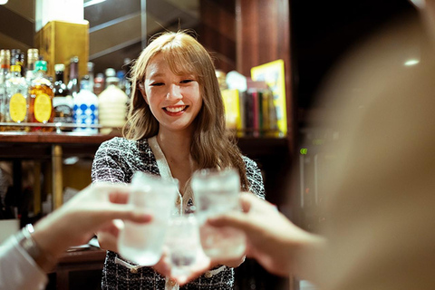 Tour noturno pelas barras de garotas de Tóquio com guia localTour noturno pelas bares femininos de Tóquio com guia local