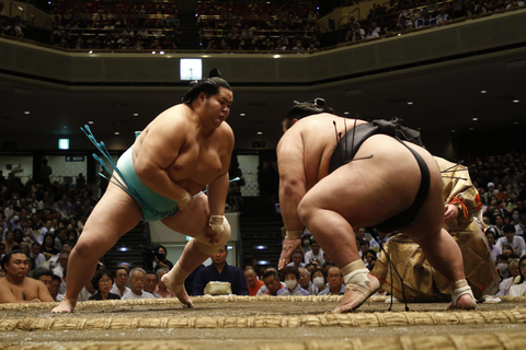 Tokyo: Tour del torneo di sumo con biglietti per il posto in poltronaSedia A Posti a sedere