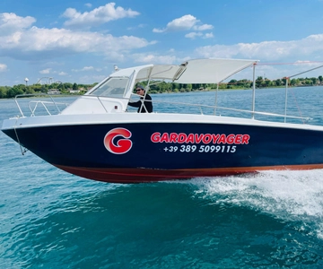 From Lazise: Motorboat Lake Garda Cruise to Sirmione