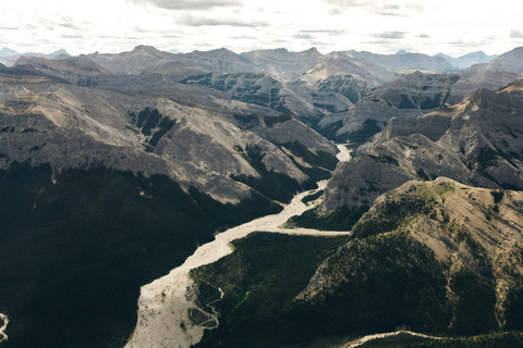 Banff Excursión de media hora en helicóptero por el lago Minnewanka y BanffMorley: Excursión de media hora en helicóptero por el lago Minnewanka y Banff