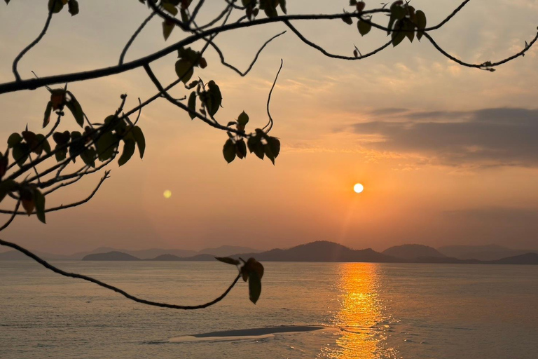 Phuket: Phi Phi Islands Late Departure Tour with Lunch Tour with Shared Hotel Transfer