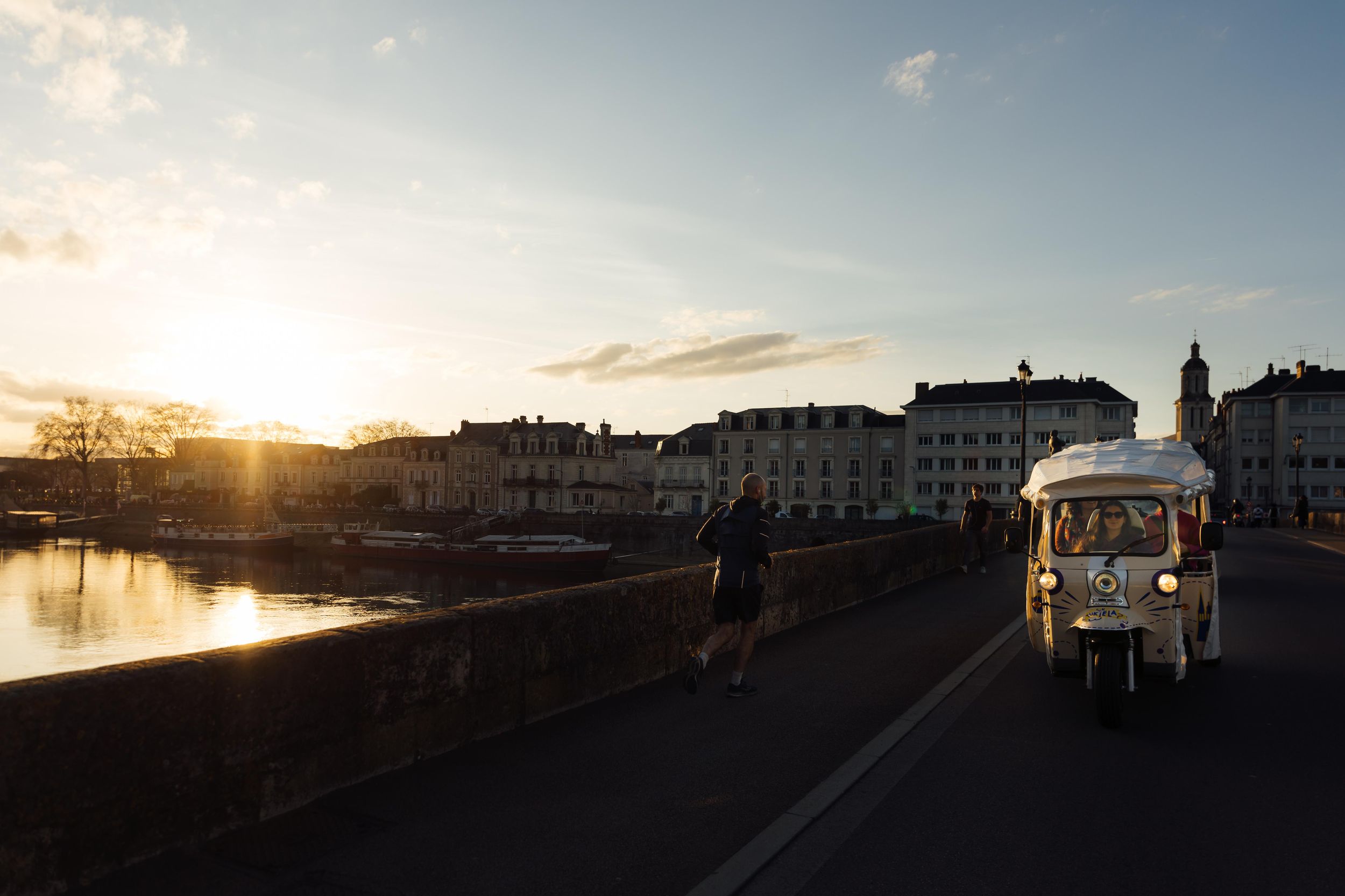 Angers: Fahrt am Ufer der Loire im elektrischen Tuk-Tuk