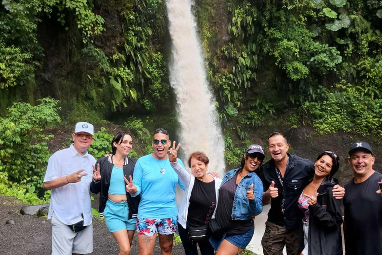 San José: La Paz Waterfalls & Cloud Forest Guided Tour La Paz Waterfall Gardens Tour & Transfer. WITHOUT LUNCH