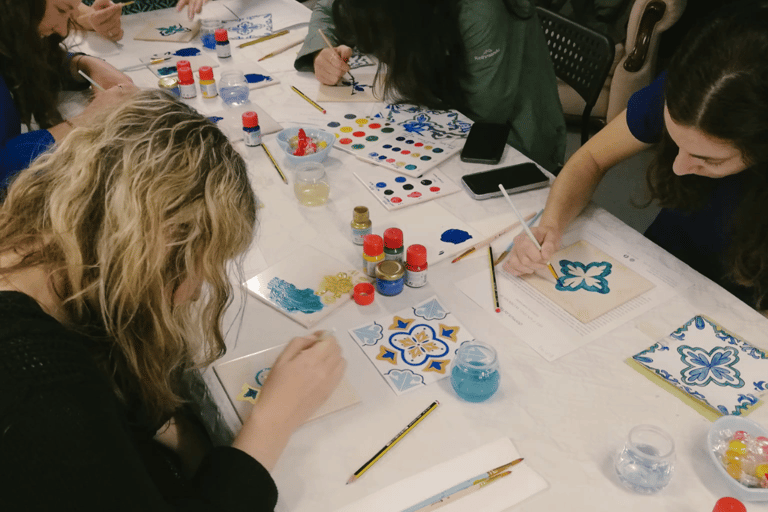 Porto : Atelier de peinture sur carreaux avec un verre de Porto