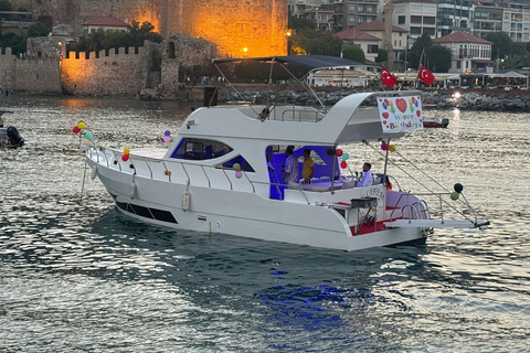 Alanya: 4 Hours low priced luxury VIP yacht tour.