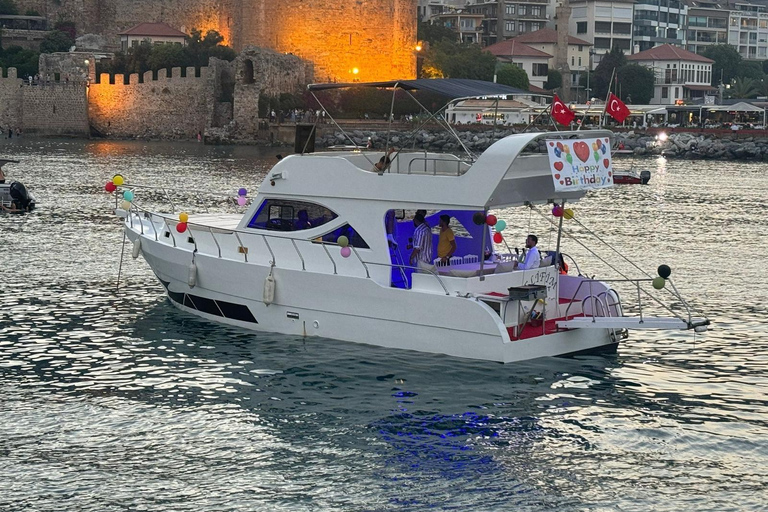 Alanya: 4 Hours low priced luxury VIP yacht tour.