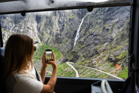 Åndalsnes: Wycieczka autobusowa do punktu widokowego Trollstigen z lokalnym przewodnikiem