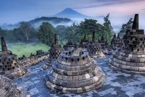 Yogyakarta: Borobudur Climb the Top & Mount Merapi Jeep Tour