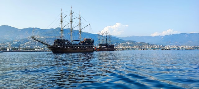 Alanya Sunset Pirate Boat: Music & Foam Party